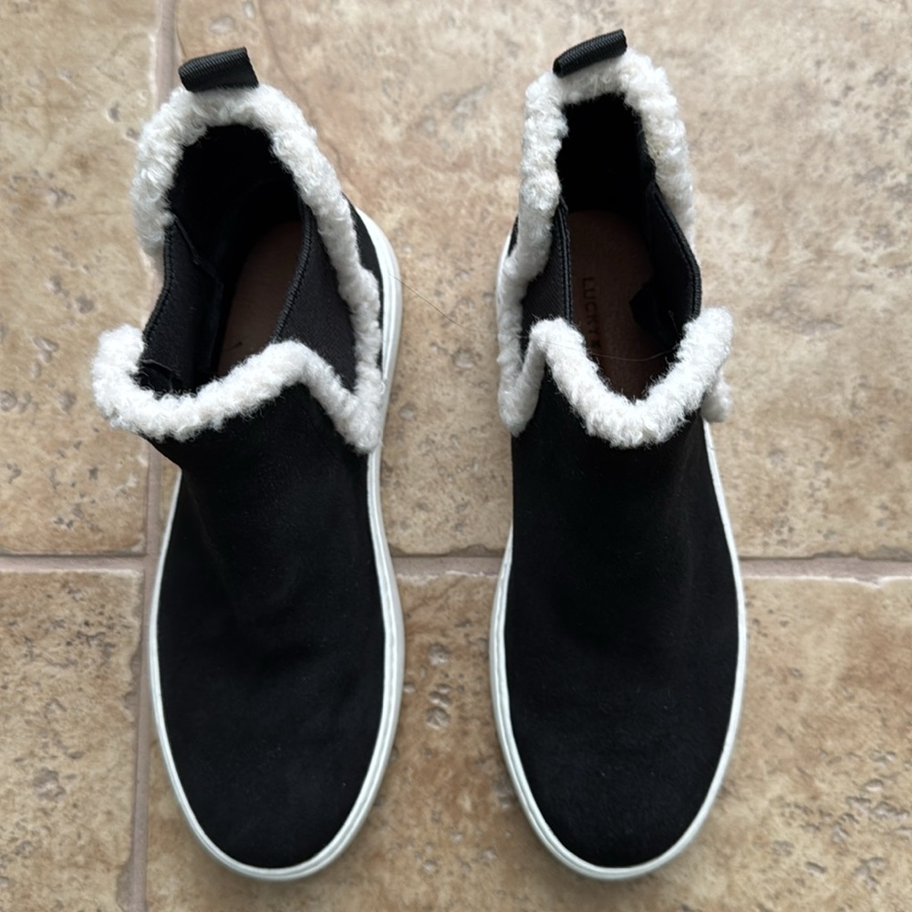 Lucky Brand Kachai Chelsea Boot Black Suede White Faux Shearling Fur Size 7 NEW - Picture 6 of 11
